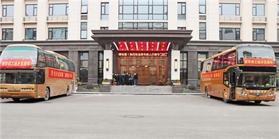 熱烈歡送員工回家過(guò)年